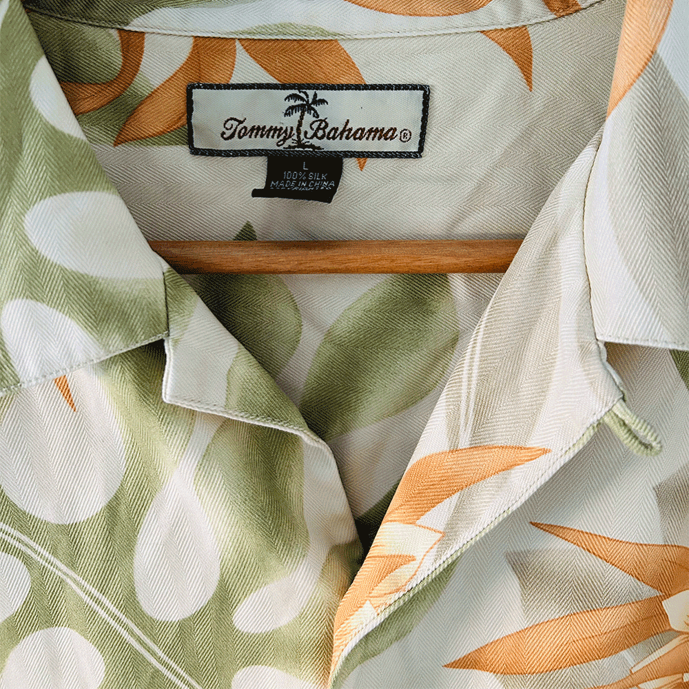 Men's Tommy Bahama silk Hawaiian shirt - Image 2