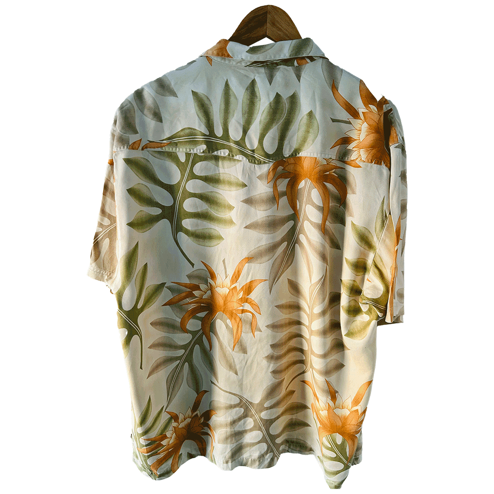 Men's Tommy Bahama silk Hawaiian shirt - Image 4