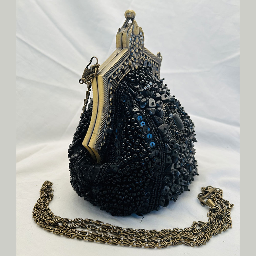 Black Gothic beaded evening bag with metal clasp - Image 2